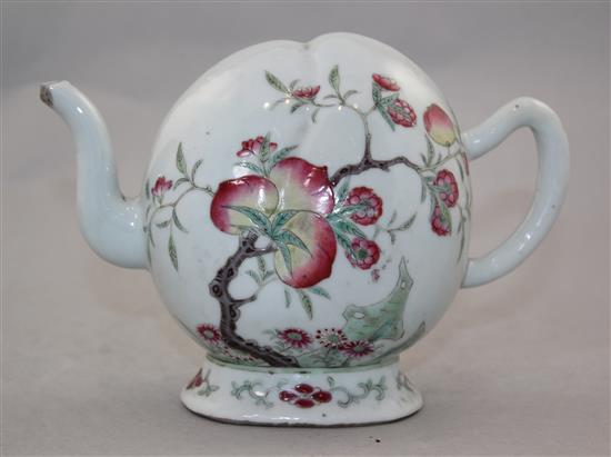 A Chinese famille rose Cadogan wine pot, late 19th century, 14cm, loss to spout